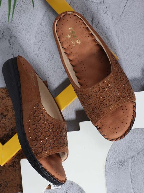 Trase Women's Tan Casual Wedges-picture-20