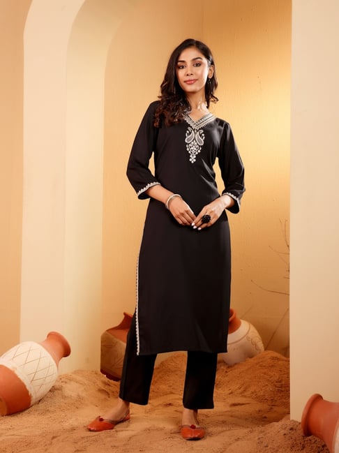 Varanga Black Regular Fit Embroidered Kurti-picture-26