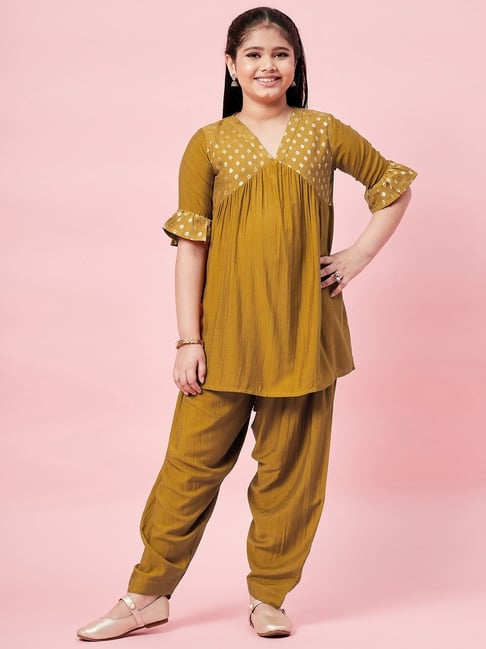 StyloBug Girls Yellow Printed Kurta Set-picture-29