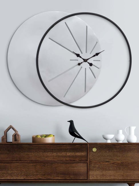 CHRONIKLE Silver And Black Iron Elegant Round Rings Style Analog Wall Clock