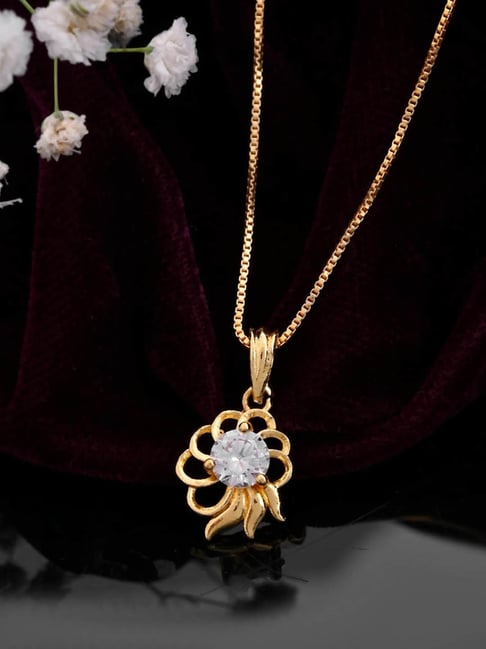 Luxurious gold chain with intricate detailing and polished finish.