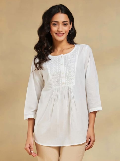 Fabindia White Cotton Regular Fit Embroidered Top-picture-42