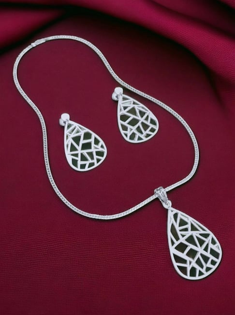 Rihi by P.C. Chandra Jewellers Silver 925 Diamond Cut Leaf Pendant With Earring Set For Women