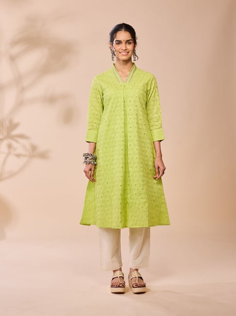 Daali Green Cotton Regular Fit Embroidered Kurtas-picture-37