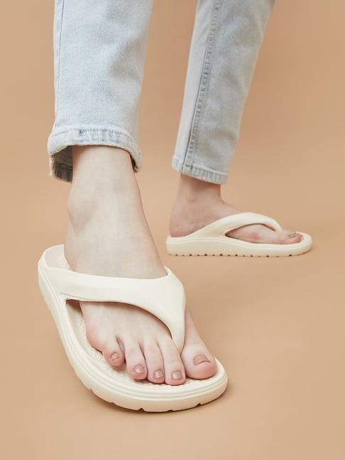 Ginger by Lifestyle Women Off White Flip Flop