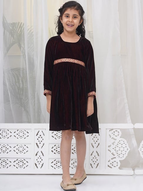 Little Bansi Girls Mahroon Velvet Three Fourth Sleeves Christmas Winter Frock With Modern Lace Work-picture-41