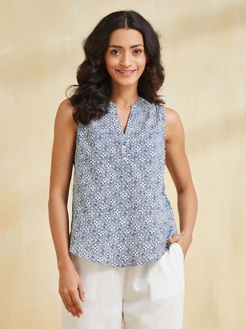 Fabindia White Blue Cotton Regular Fit Printed Top-picture-31