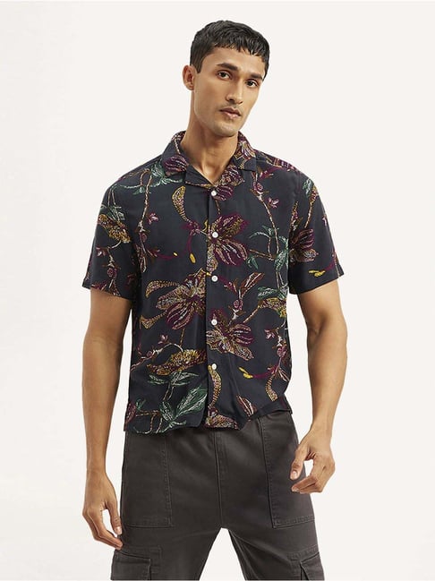 Levi'S Black Relaxed Fit Printed Shirts