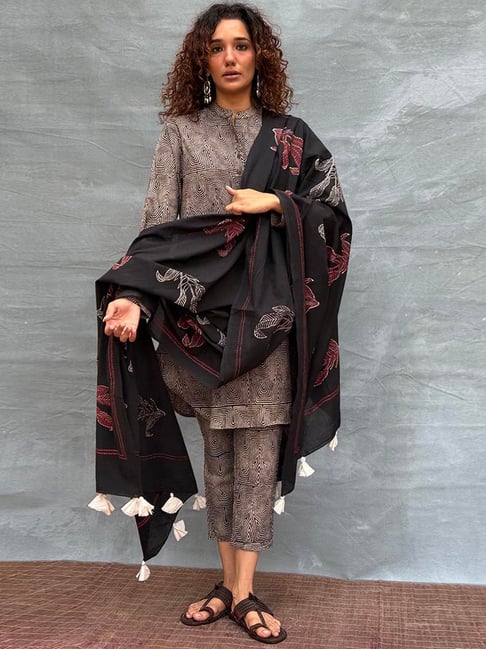 Chidiyaa Soil Drifting Through Dawn Blockprinted Cotton Dupatta