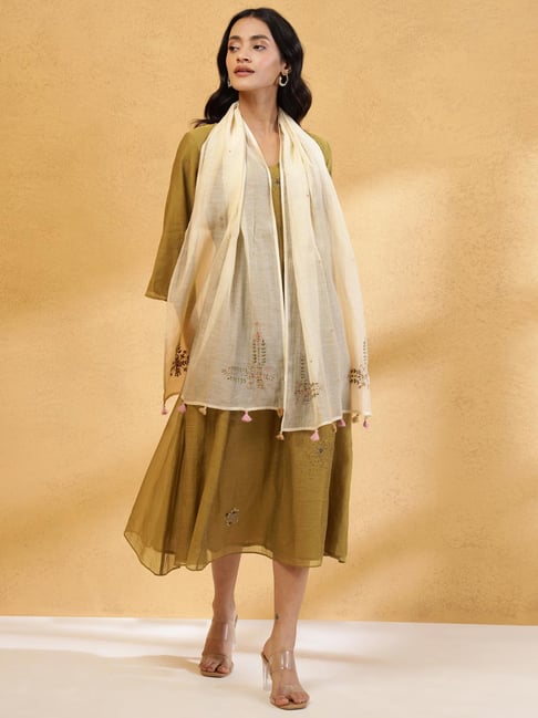 Fabindia Beige Embroidered Stole-picture-45