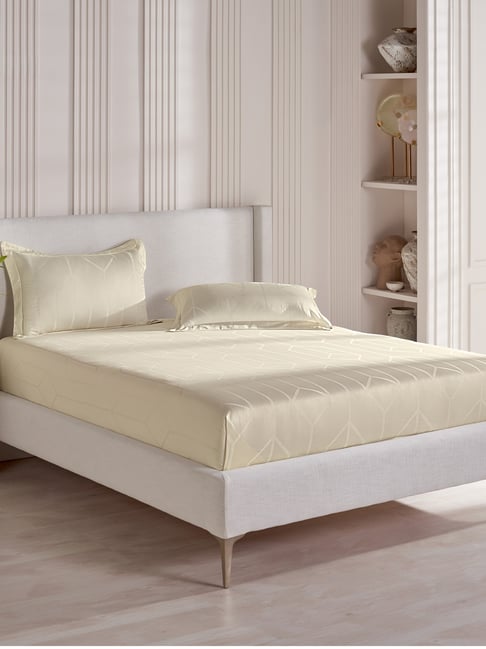 DDECOR Live beautiful White Cotton Geometric 300 TC Double Flat Bedsheet with 2 Pillow Covers-picture-21