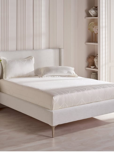 DDECOR Live beautiful White Cotton Geometric 300 TC Double Flat Bedsheet with 2 Pillow Covers-picture-22