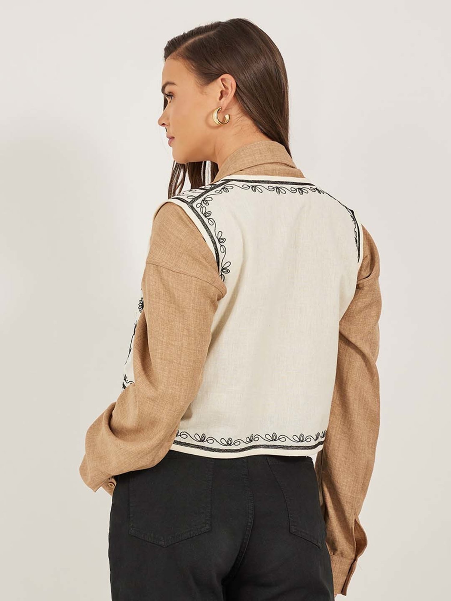 Styli Women Casual Monochrome Cotton Vest Top With Front Embroidery