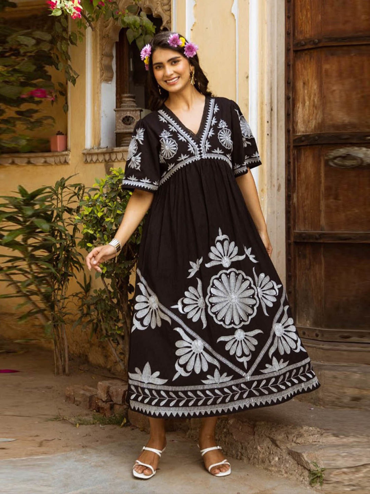 Autumnlane Black Viva Jade Embroidered Comfort Fit Midi Dress