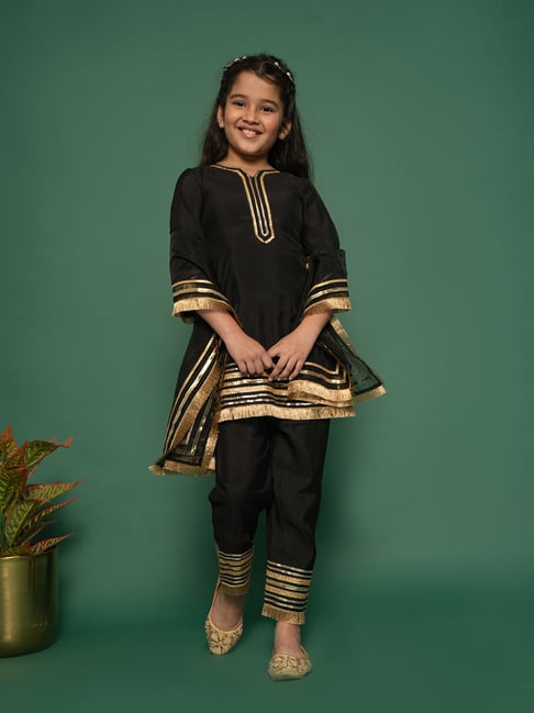 VASTRAMAY Girls Black Solid Suit Set-picture-39