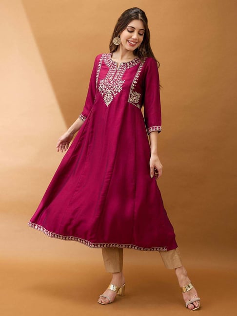 Globus Women Burgundy Floral Embroidered Yoke Detail Round Neck Panelled Anarkali Festive Kurta-picture-20