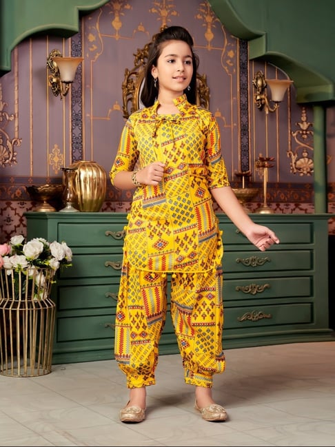Aarika Girls Yellow Printed Kurti Set-picture-19