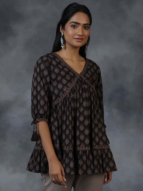 Libas Black Regular Fit Floral Print Kurti-picture-14