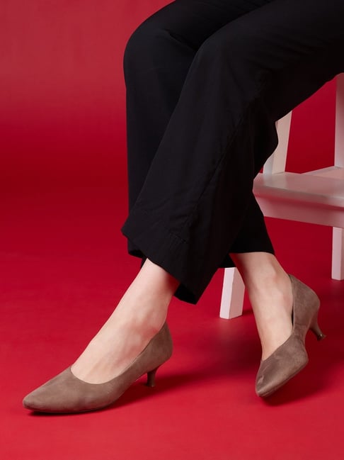 Women's Chikoo Casual Pumps