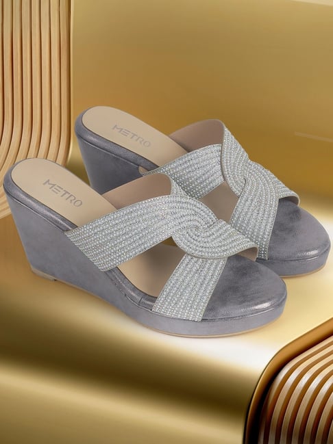 Metro Women's Gun Metal Cross Strap Sandals-picture-36