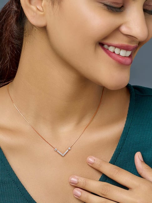 Joyalukkas 18k (750) Purity Rose Gold Refined V Charm Diamond Pendent