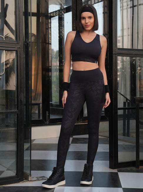 Soie Black Regular Fit Sport Bra & Tights Set