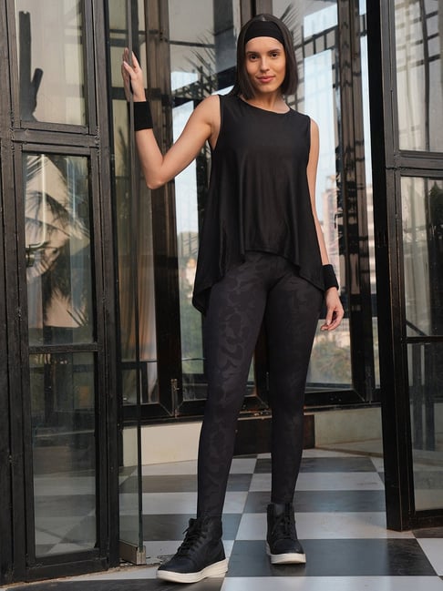 Soie Black Regular Fit Sport Tee & Tights Set