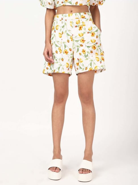Bewakoof Off White Cotton Regular Fit Floral Print Shorts