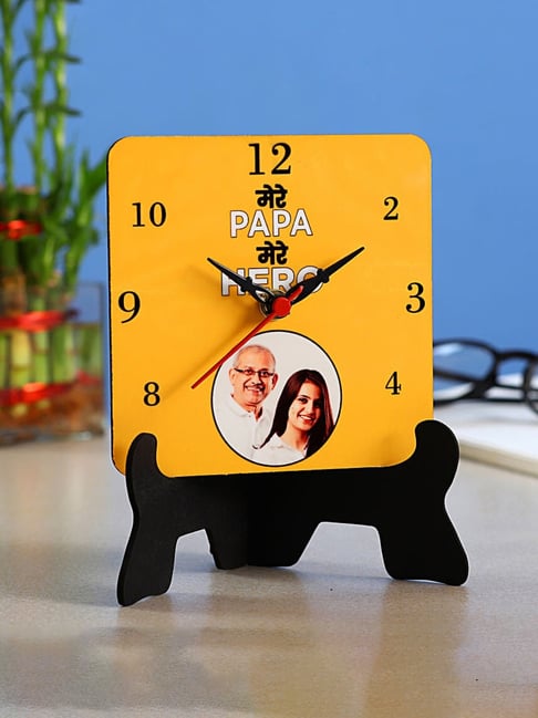 FNP Multicolor MDF Personalised Mere Papa Hero Table Clock