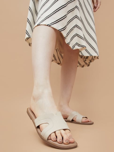 Code by Lifestyle Women's Cream Casual Sandals