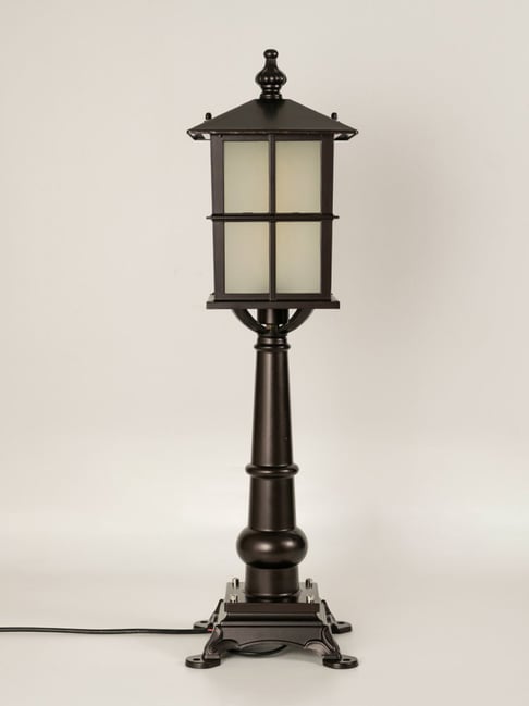Whispering Homes Dyer Outdoor Pole Light