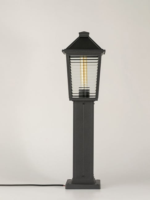 Whispering Homes Dakota Outdoor Pole Light