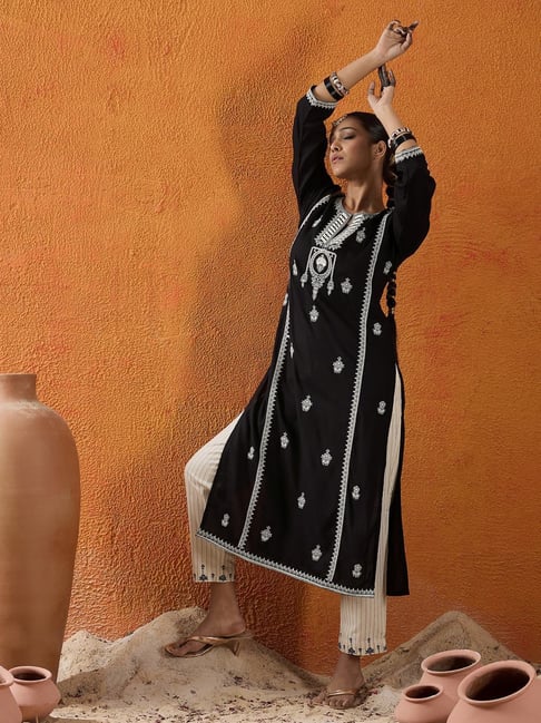 Indo Era Black Regular Fit Embroidered Kurta-image-15
