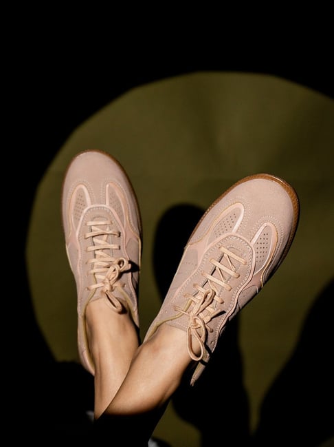 Women's Peach Sneakers