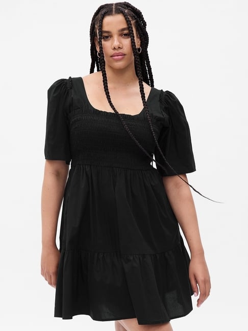 GAP Black Solid Short Sleeves Smocked Midi Dress