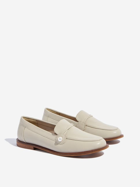 LUNA BLU by Westside Ivory Pearl-Detailed Loafers