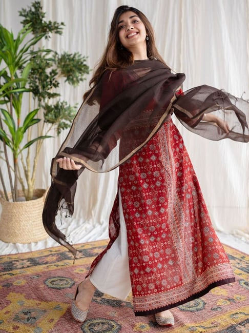 The Indian Ethnic Co Dark Brown Kota Doria Cotton Dupatta with Gold Zari Border