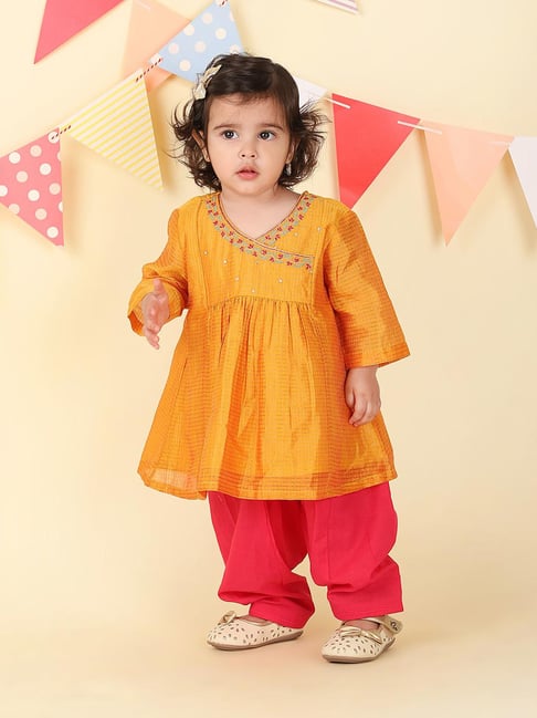 Fabindia Infant Girls Yellow Cotton Silk Blend Checks Kurta Sets-image-19