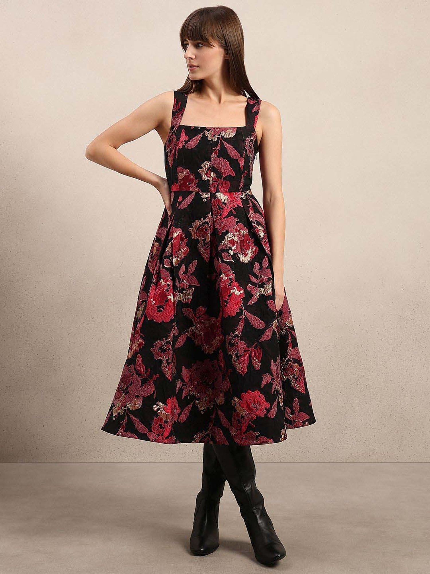 slim fit dress slacks VERO MODA Black Printed Fit & Flare Dress