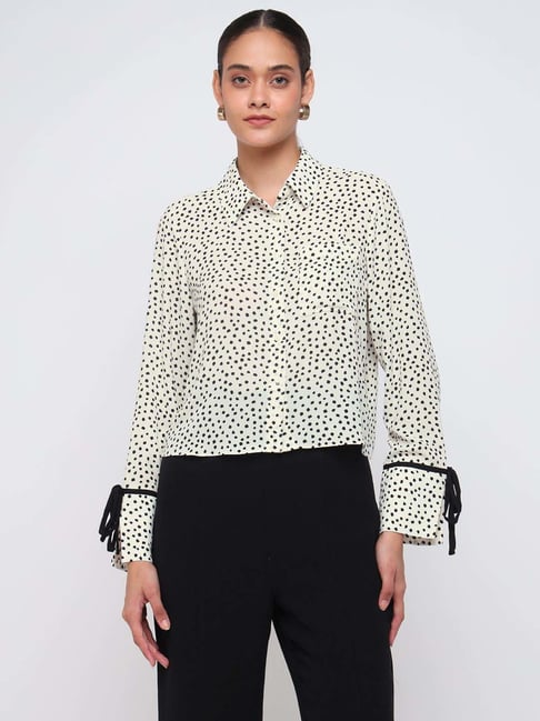 Cover Story Off White Relaxed Fit Printed Shirt