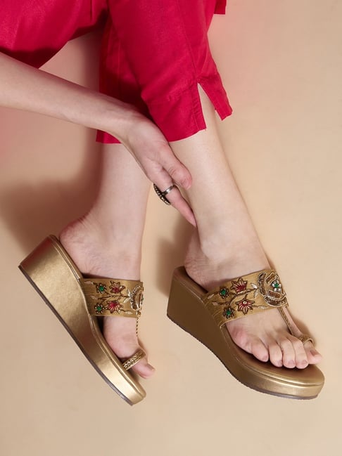Women's Antique Gold Toe Ring Wedges