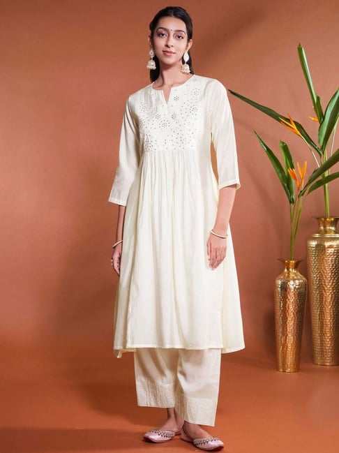 Daali White Regular Fit Embroidered Kurta