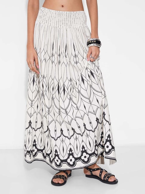 Akkriti By Pantaloons White Relaxed Fit Printed Skirt-picture-43