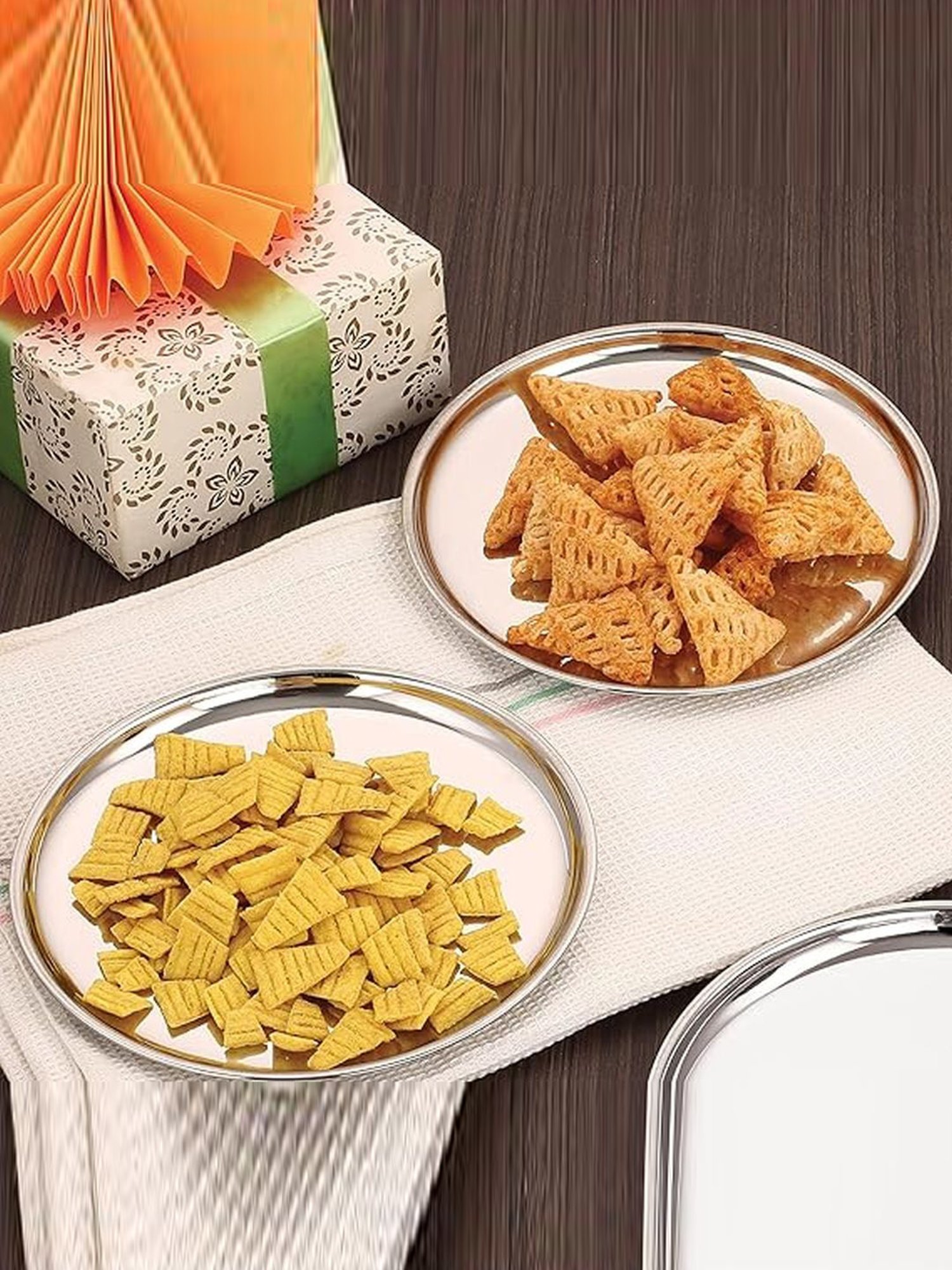 【新品・未開封】KC TOP PLATE Buy HAZEL Silver Snack Plate with Mirror Finish - Set of 2 at Best