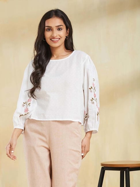 Fabindia White Cotton Comfort Fit Embroidered Top-picture-43