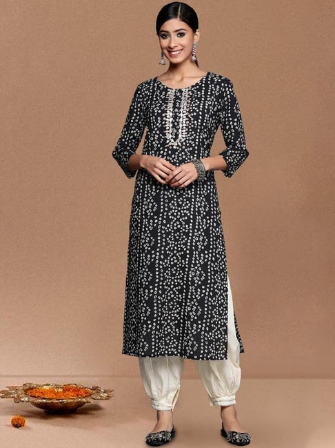 Varanga Black Regular Fit Embroidered Kurta-picture-38