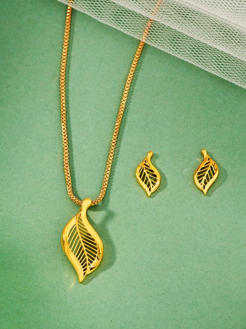 P.N.Gadgil Jewellers 18K Forest Flame Gold Pendant Set for Kids