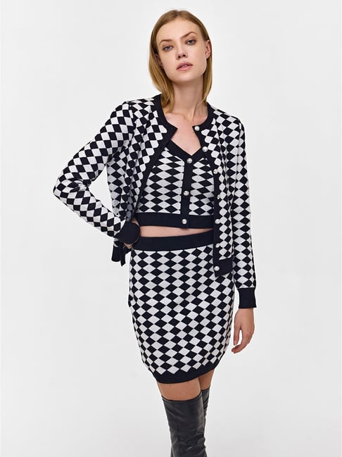 Cover Story Black & White Viscose Regular Fit Checked Sweater-picture-43