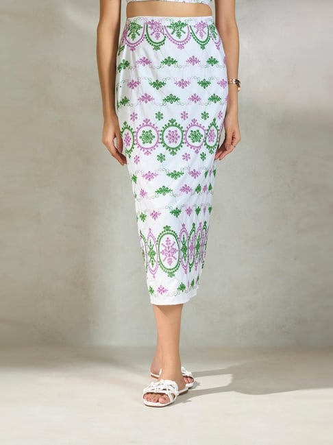 VIRGIO White Straight Fit Embroidered Skirt-picture-18