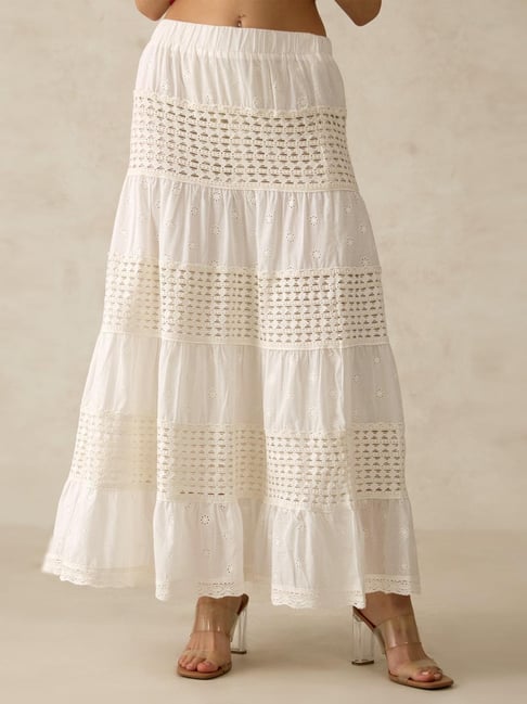 VIRGIO White Flared Fit Embroidered Skirt-picture-17